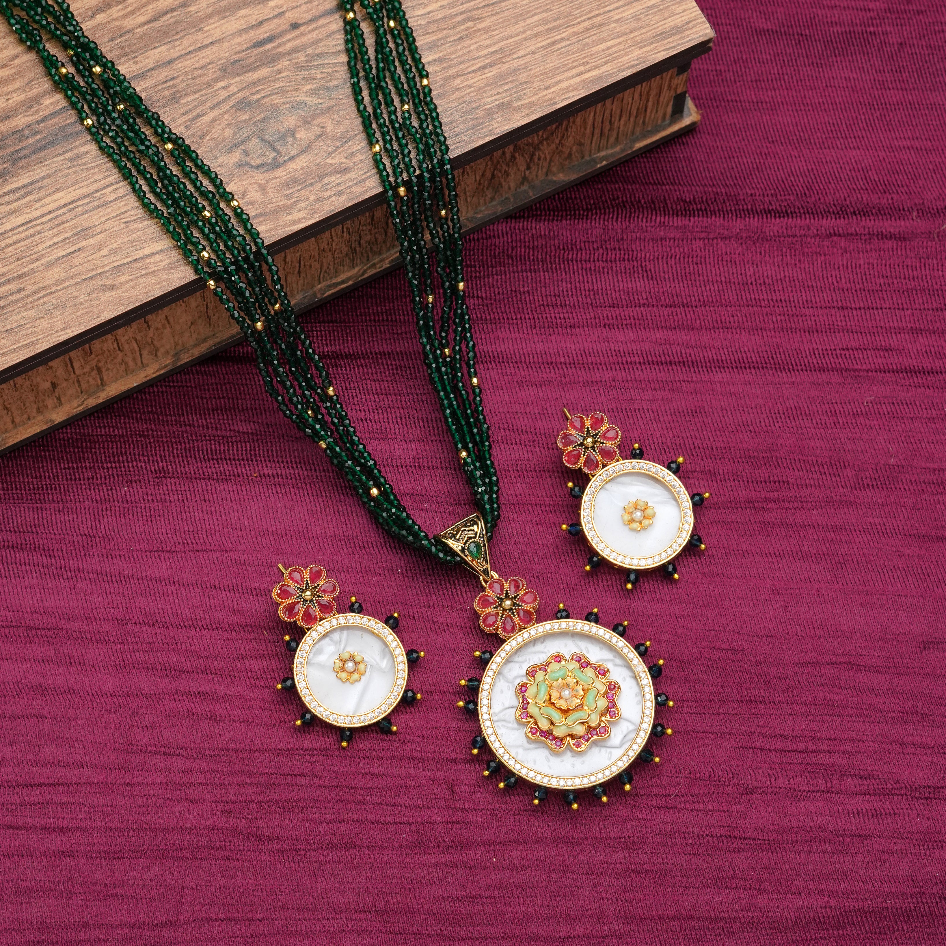 Royal Blossom Pearl & Emerald Jewelry Set