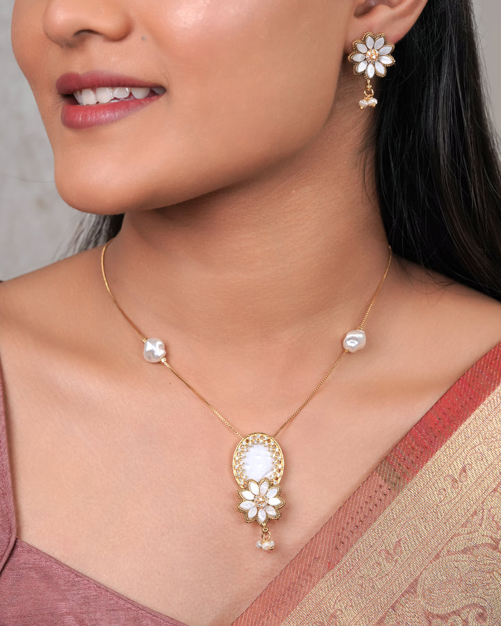 Floral Pearl Gold Necklace & Earrings Set