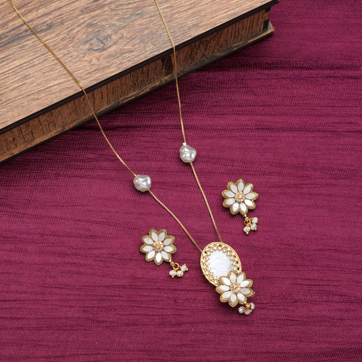 Floral Pearl Gold Necklace & Earrings Set