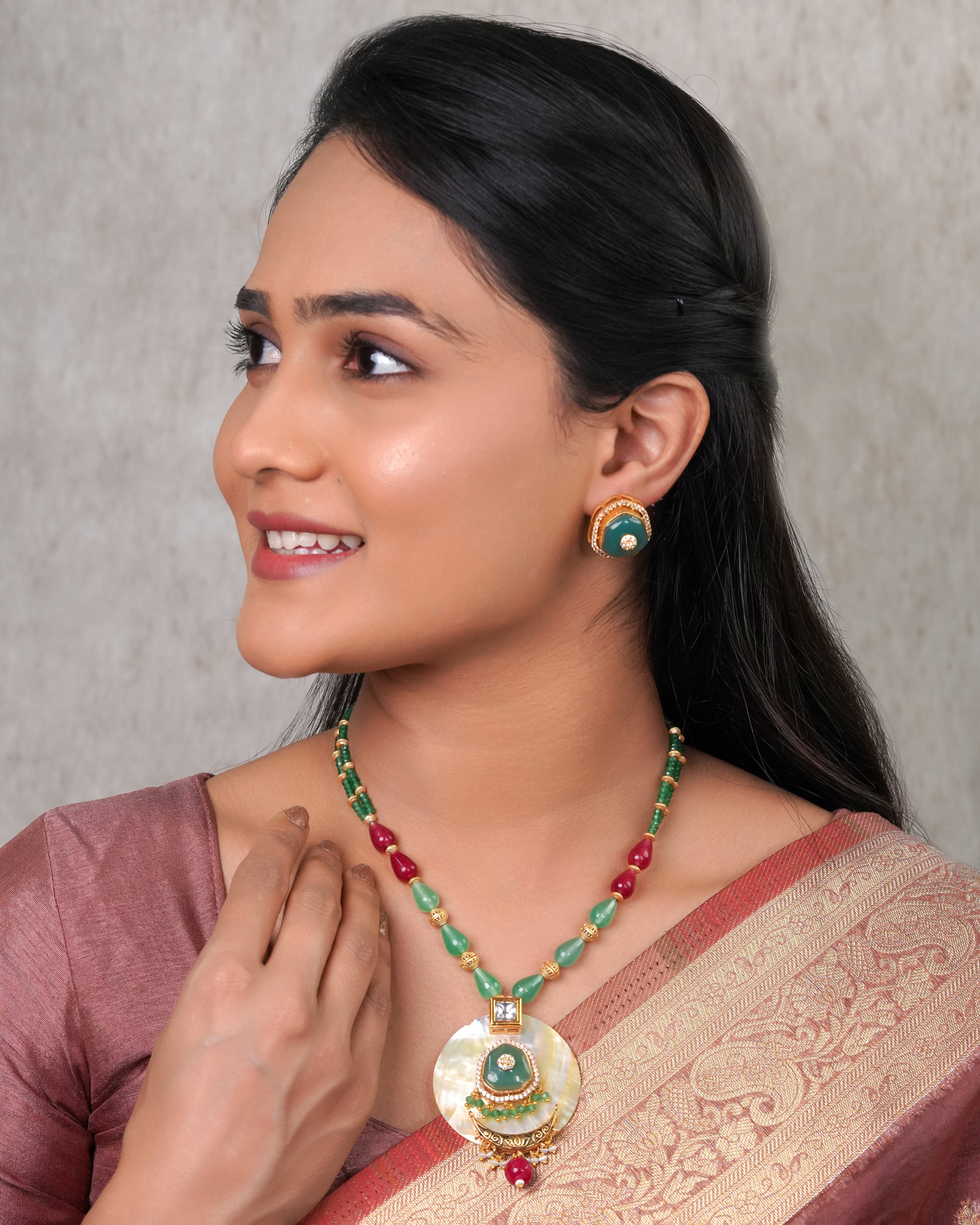 Green & Red Beaded Mother-of-Pearl Pendant Necklace Set