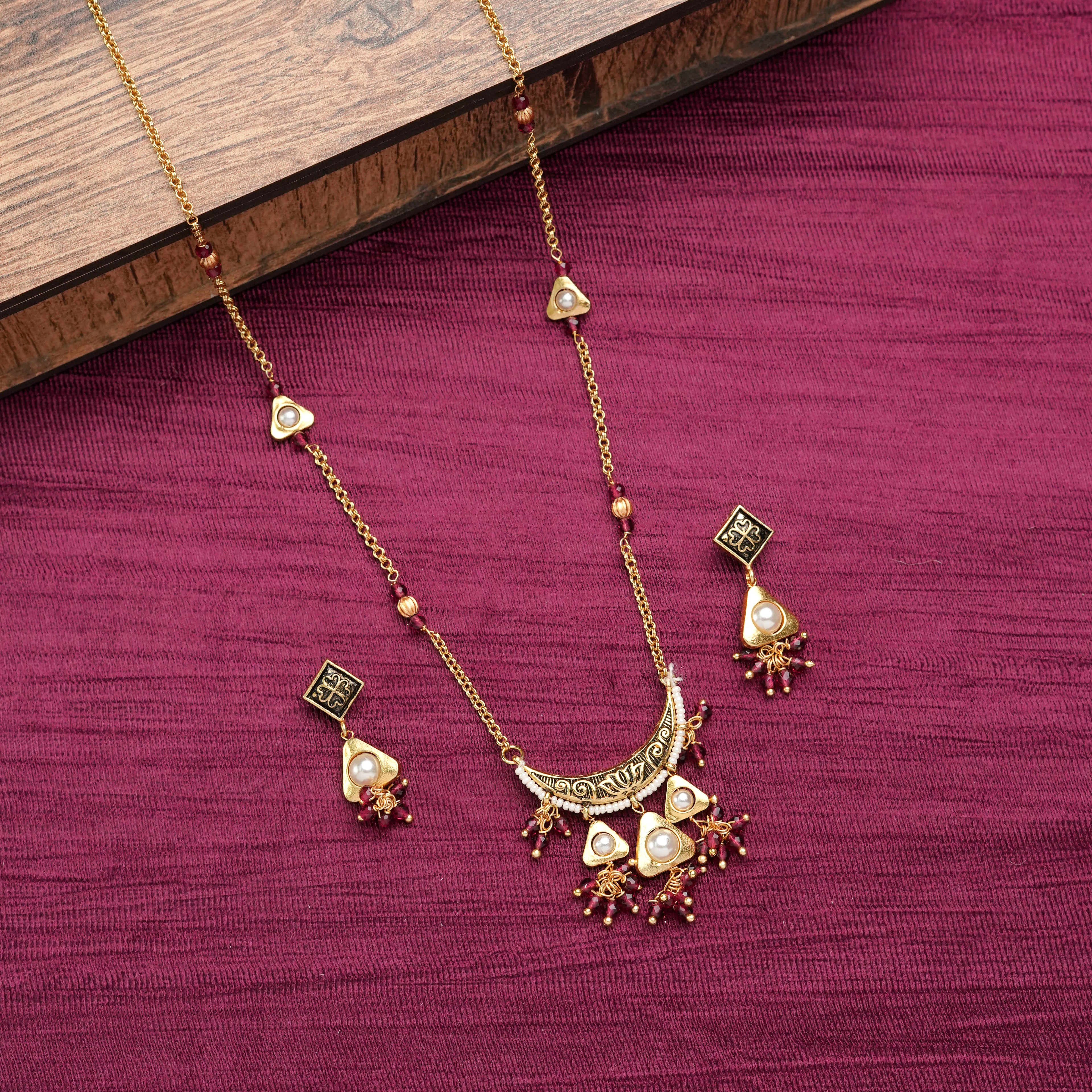 Crimson Pearl Crescent Necklace Set