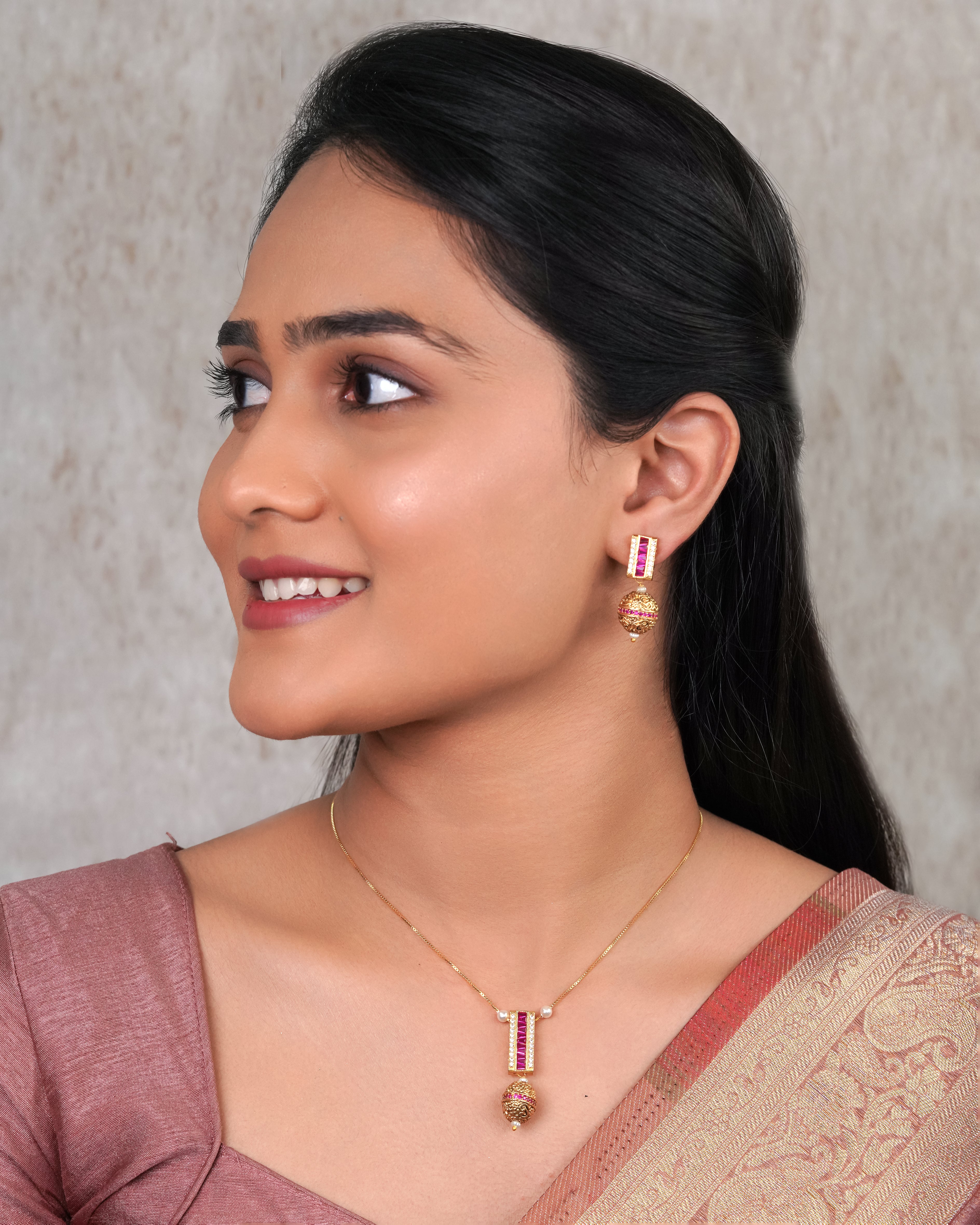 Ruby Royale Bar Pendant Set