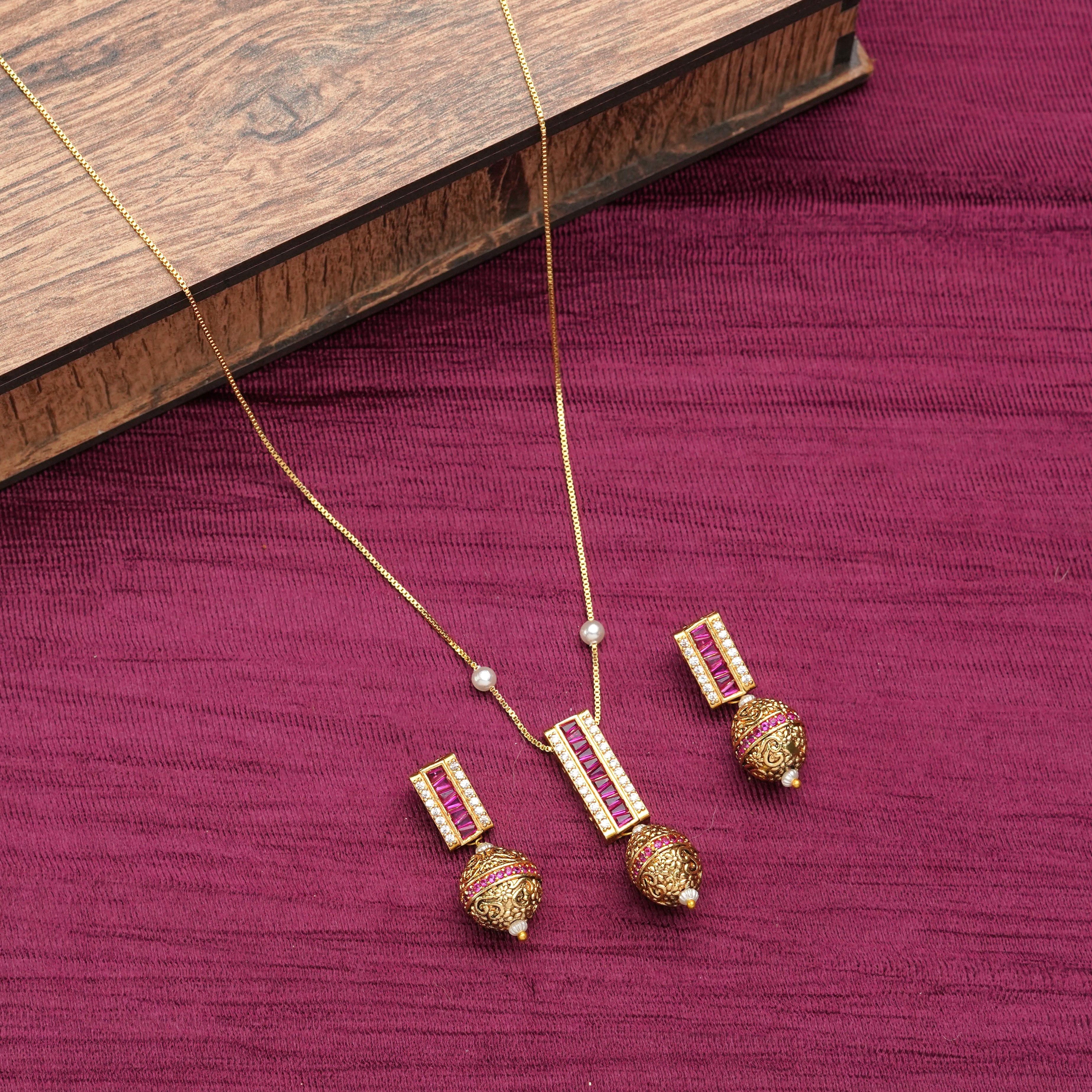 Ruby Royale Bar Pendant Set