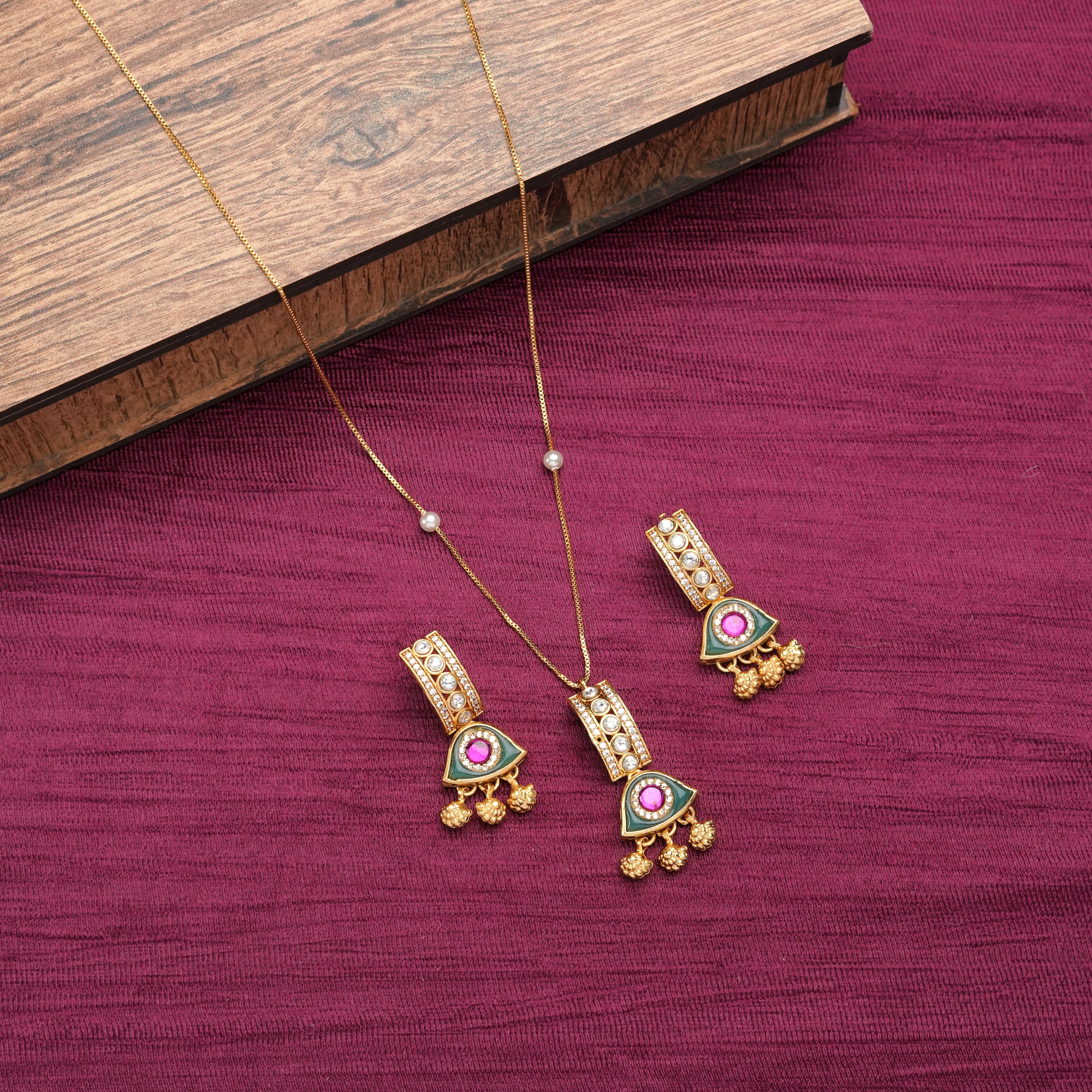 Emerald Arc Radiance Set