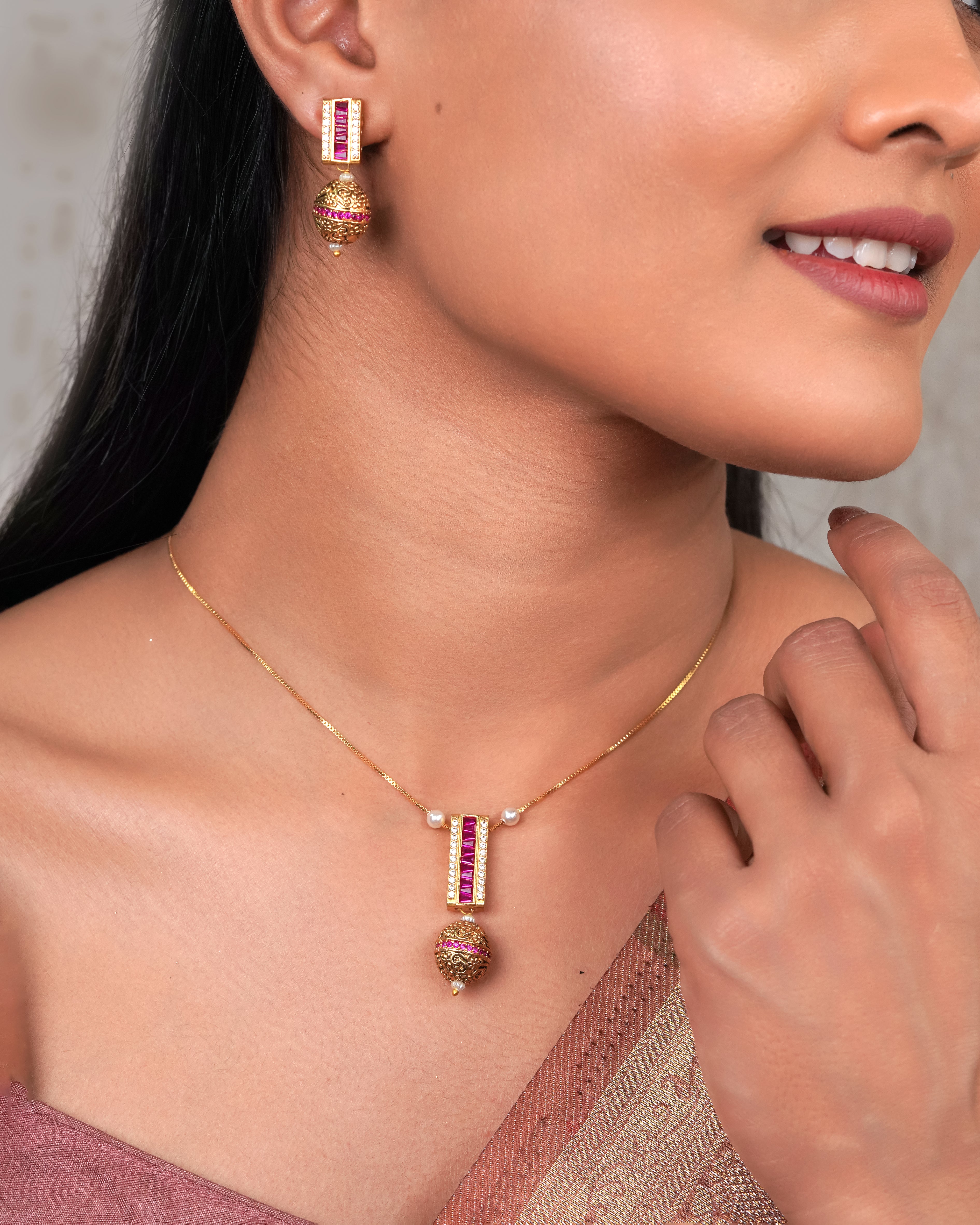 Ruby Royale Bar Pendant Set